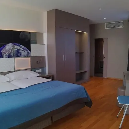 Lausanne Hotel 3*